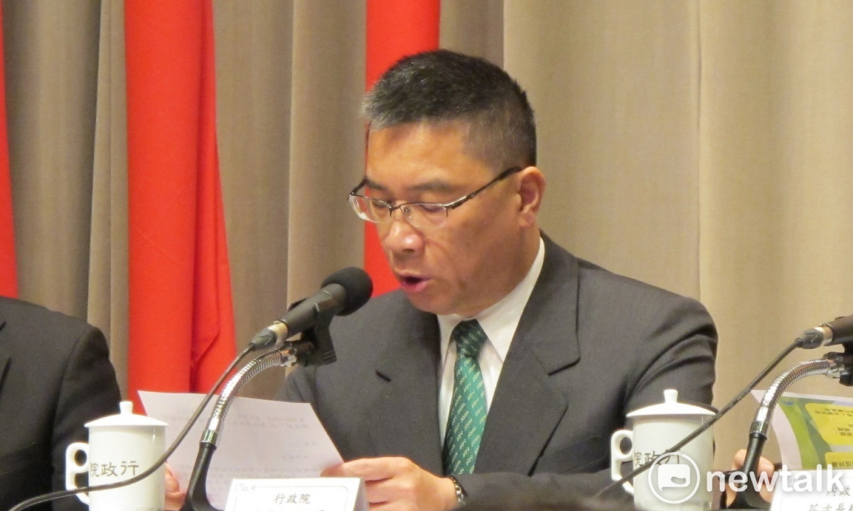 行政院發言人徐國勇19日主持院會後記者會。 圖：林朝億/攝