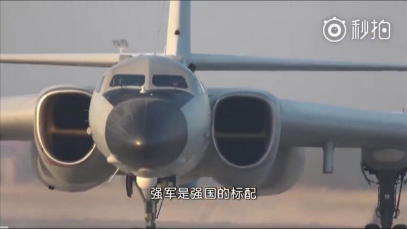 中國空軍19日刻意推出台語版的「神威與戰神相約」宣傳片，以轟6K轟炸機為主題，附和中國官方近來一連串的反台獨宣傳，一開頭首先提到「強軍是強國的標配」。（截自中共空軍微博） 中央社