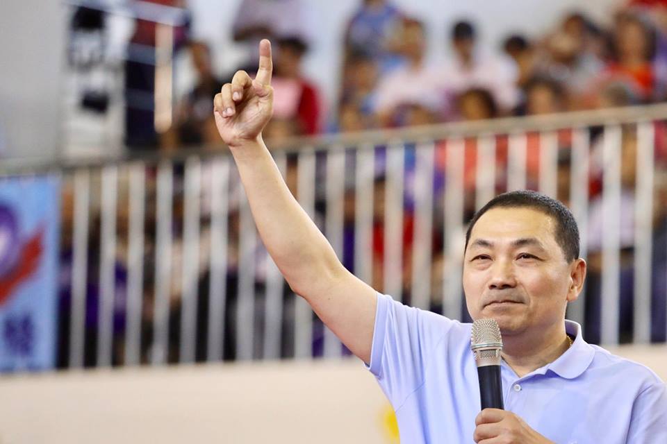 外傳過去專抓異議分子，侯友宜今晚表示，當年因為時代背景，基層警員只是執行公務，沒有特定針對誰。 圖：翻攝侯友宜臉書