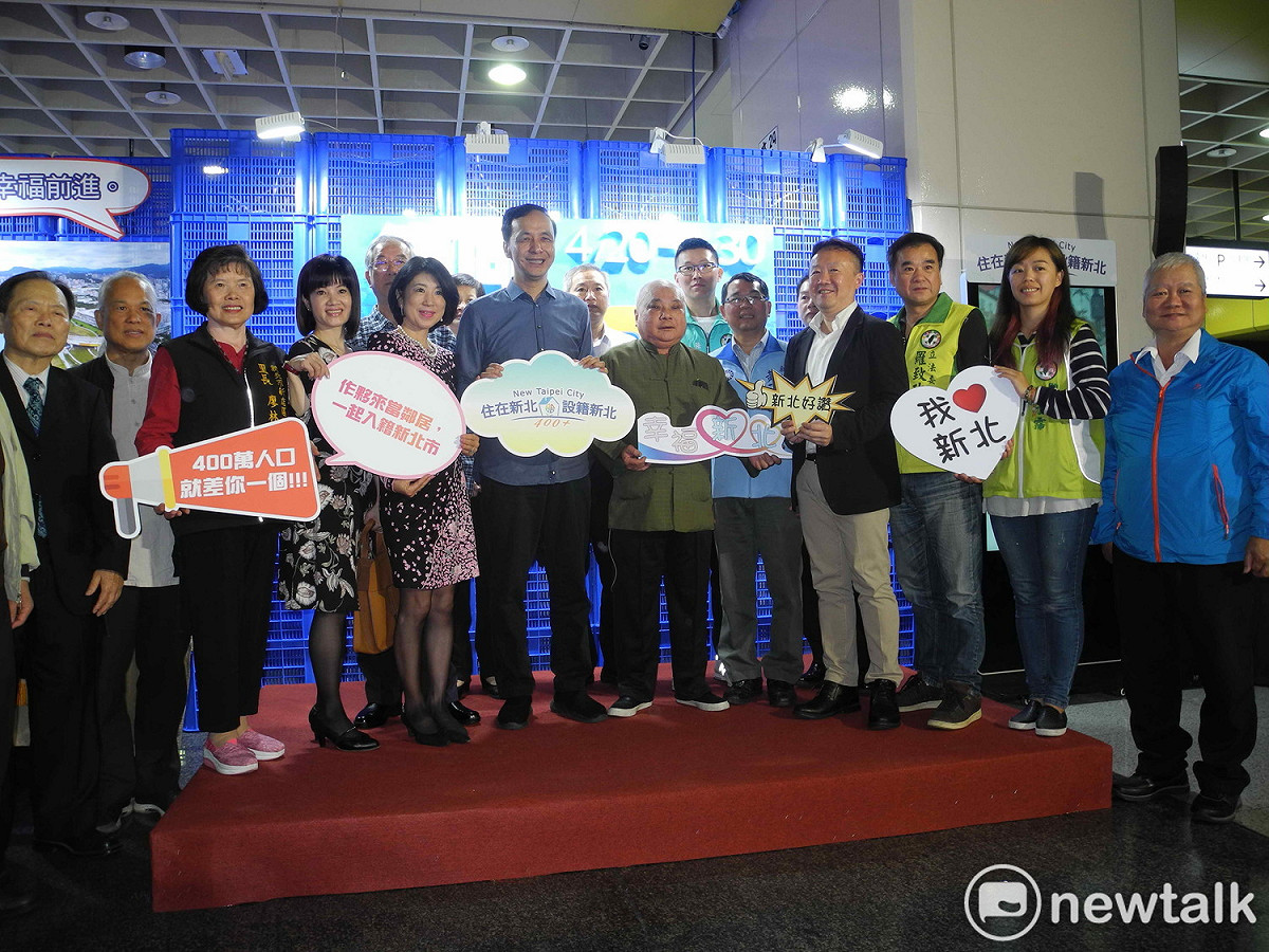 新北市戶政展今天在板橋火車站地下一樓開幕。 圖：王峻昌/攝