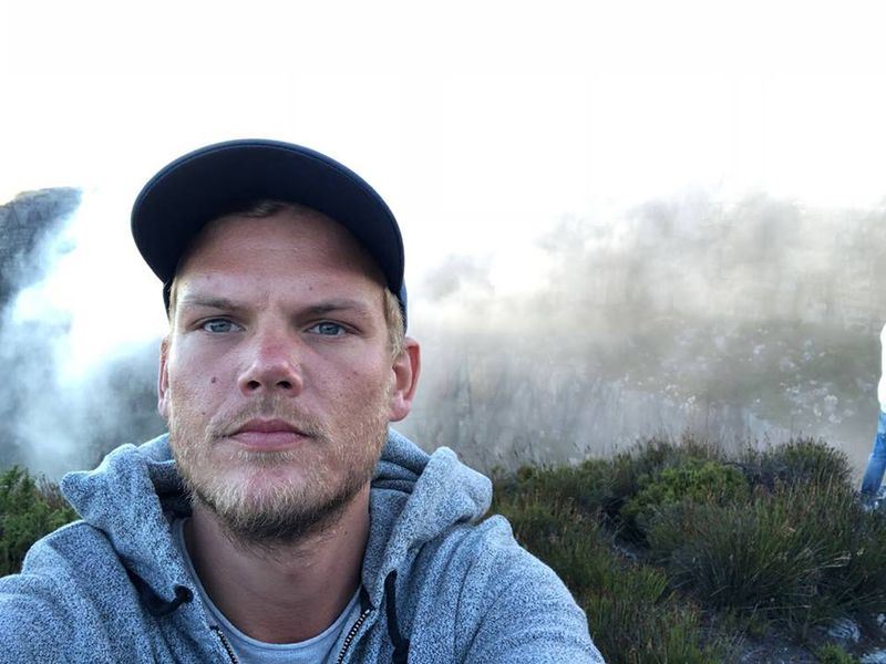瑞典電音鬼才DJ艾維奇（Avicii）20日在西亞國家阿曼（Oman）過世，得年28歲。 圖：翻攝艾維奇臉書