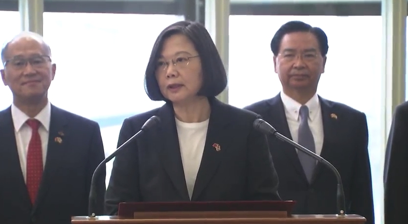 蔡英文今(21)日率團回國，結束訪非行程。 圖：翻攝總統府直播畫面