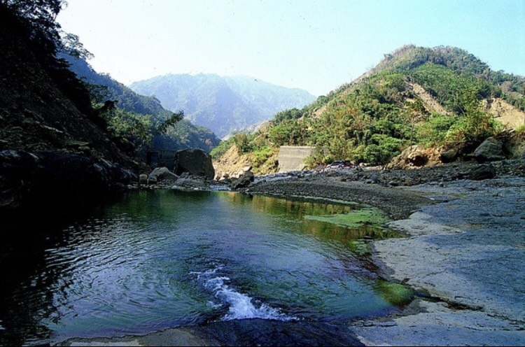 當然，說到美景就不能錯過樟湖。樟湖連接了華山咖啡園區最末端的桂林村，是古坑重要的產茶區。 圖：翻攝自APP《TripleFeet》／雲林縣政府提供