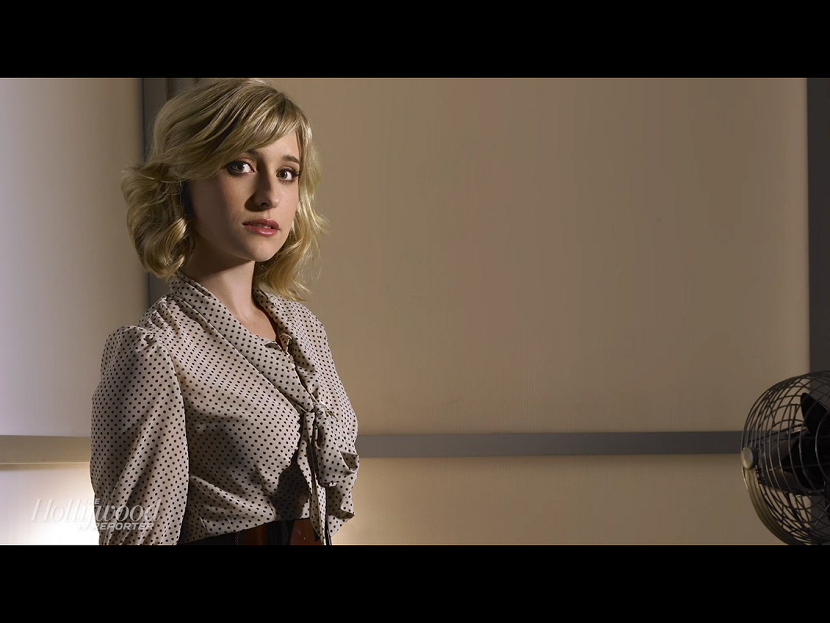 法新社報導，美國檢察官唐納福（Richard Donoghue）表示，35歲的愛莉森麥克（Allison Mack）為自稱為女性指導小組的團體招募婦女，昨天遭到逮捕。 圖：翻攝自Youtube