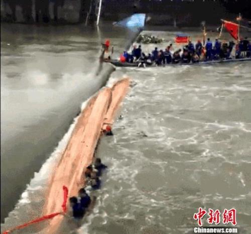 桂林龍舟翻沉事故，搜救結束增至17死。 圖：翻攝自中國新聞網