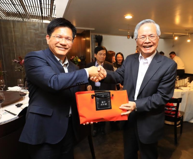 台中市長林佳龍與駐墨代表處大使廖世傑合照。 圖：台中市政府/提供