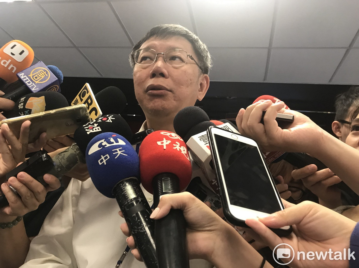 被問行政院長賴清德被拱參選台北市長一事，台北市長柯文哲說，賴現在已是行政院長，還一直講這個，這不是在亂賴清德，就是在亂小英，「很奇怪的動作」。 圖：周煊惠 / 攝