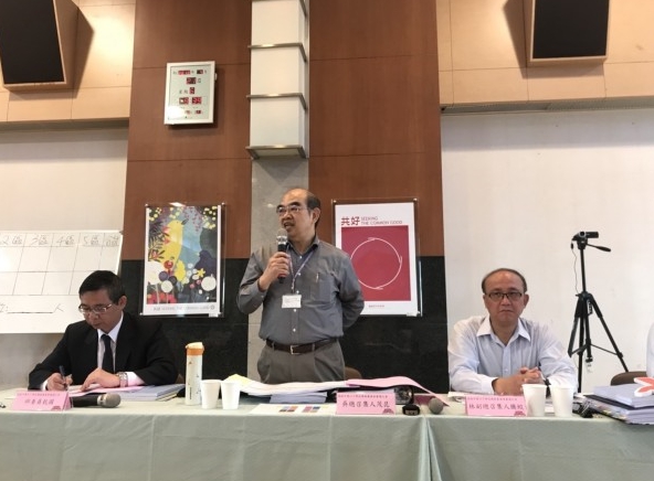 教育部今(22)日舉行十二年國教課綱審議大會，教育部長吳茂昆（中）上任後首度參加。他表示，課綱應該與時俱進，並從小做起，為孩子打穩基礎。 圖：教育部/提供