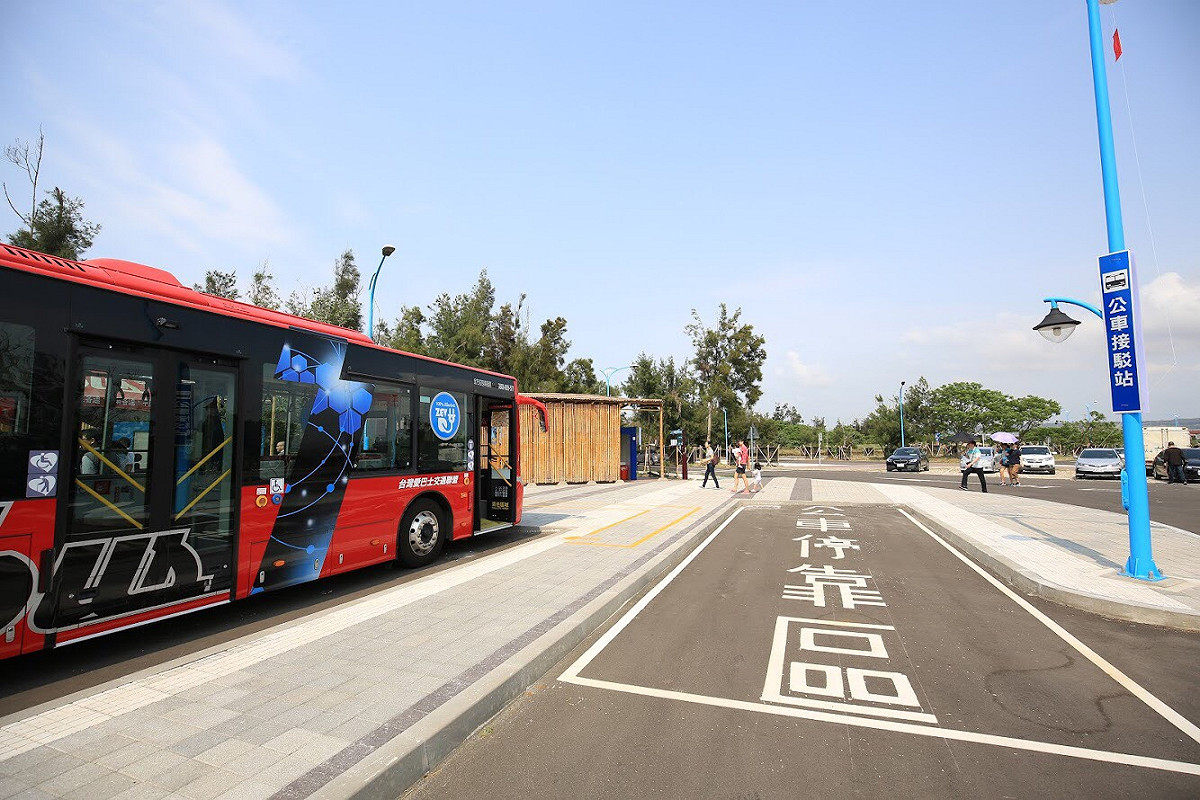 高美濕地第二停車場配合高美濕地接駁服務、交通管制措施，提供免費停車到6月底，7月正式啟用營運並正常收費。 圖：台中市政府／提供