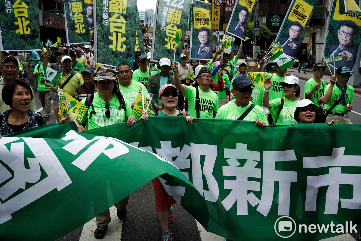柯黑大遊行，將近上萬人走上街頭。 圖：張良一/攝