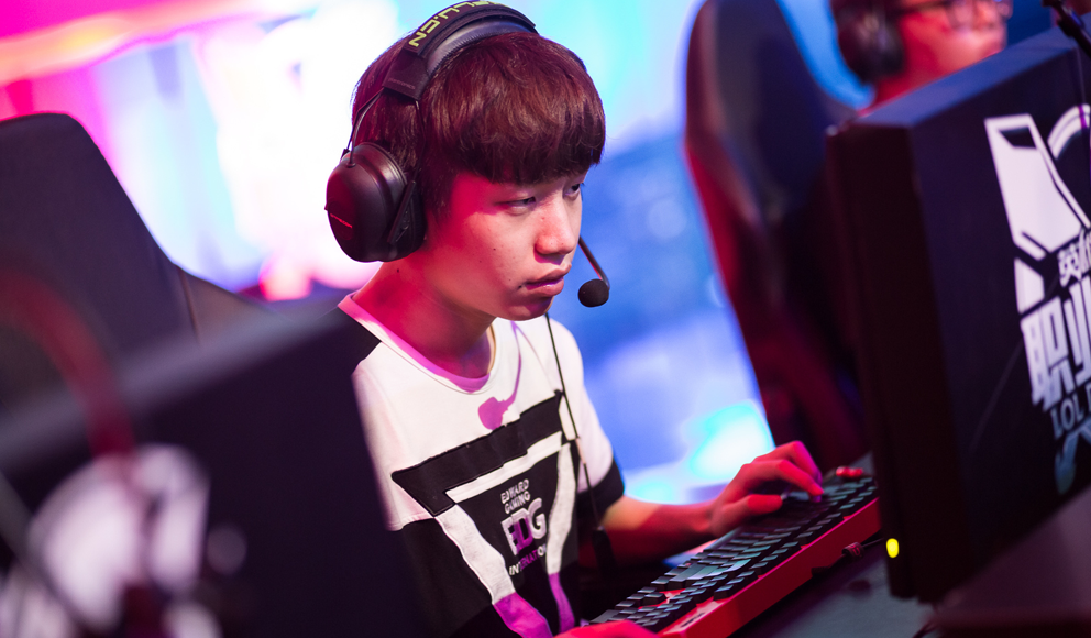 「廠長」Clearlove在昨日賽後採訪中說：「RNG要小心一點！」 圖：翻攝自 lol esports 官網