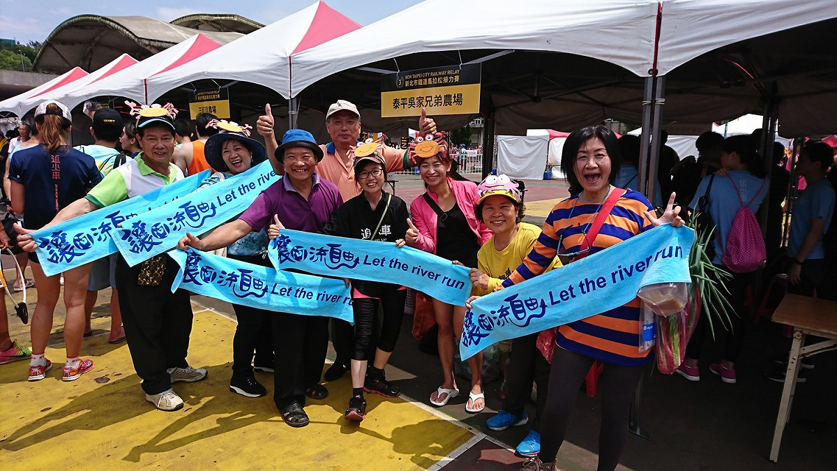 新北市雙溪有機農場夥伴也積極參與鐵道馬拉松接力賽。 圖 : 環境權保障基金會/提供