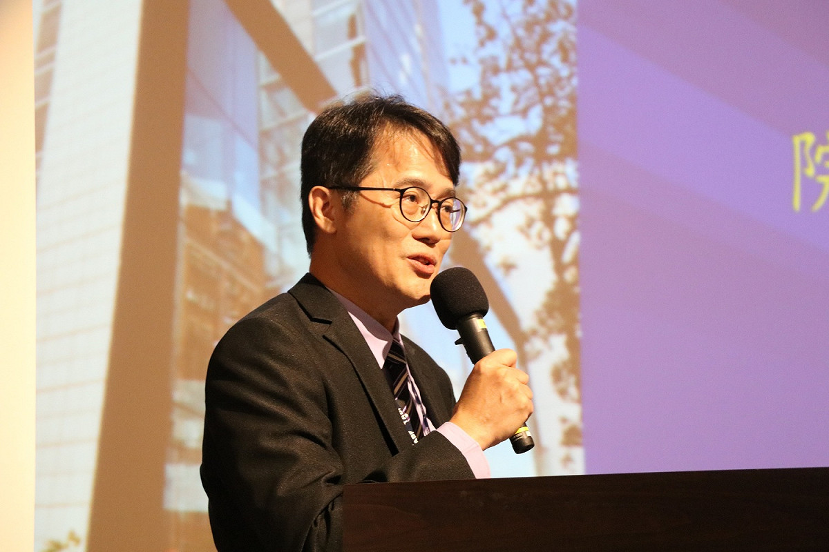 企業普遍存在著地端作業最為安全的迷思，認為不使用雲端就可免除駭客入侵及竊取資料的疑慮，卻忽略了最重要的事實 - 許多資料外洩事件其實是來自企業內部本身，舉凡與商業利益價值相關，無論地端或雲端作業皆有一定的風險。 圖：台灣微軟/提供
