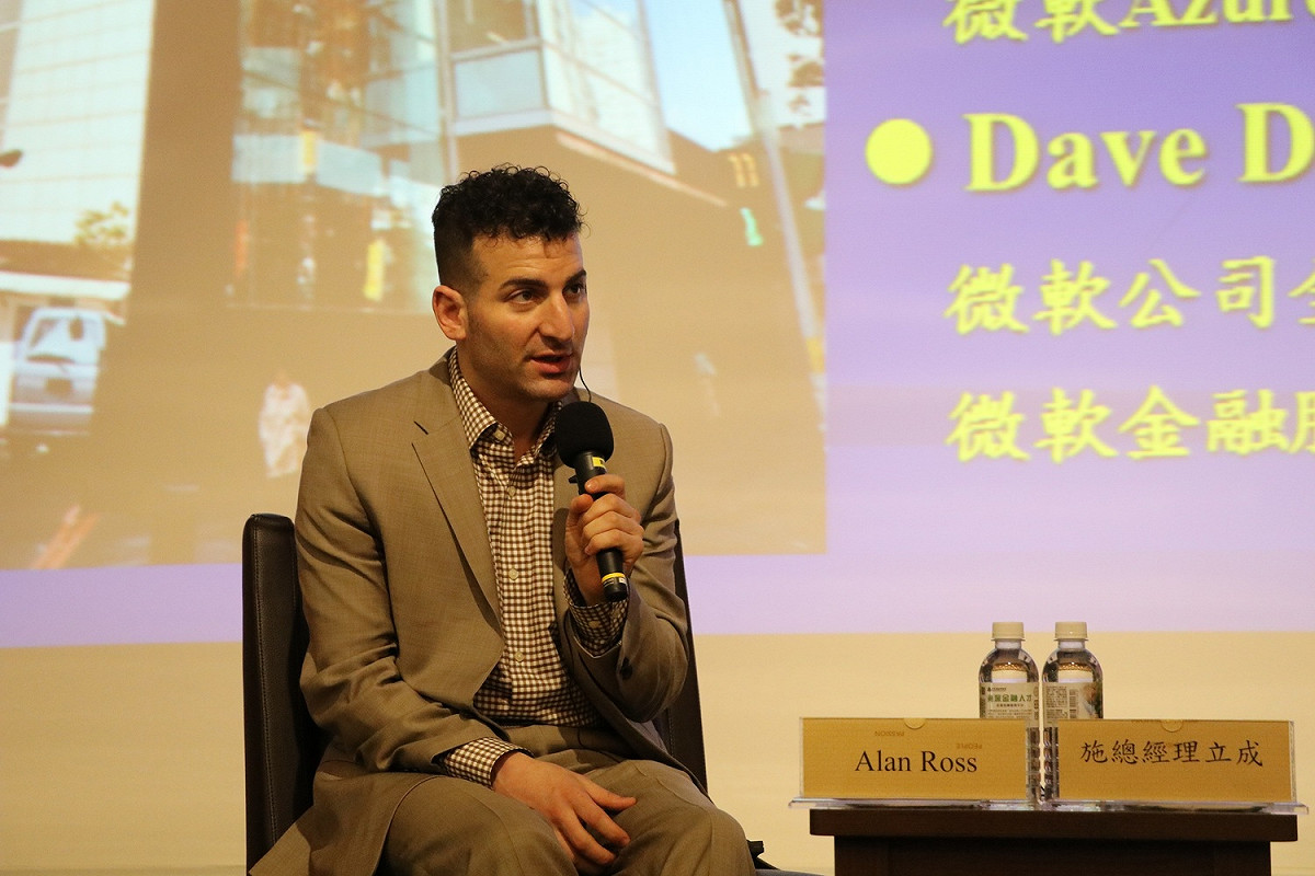 面對即將於5月25日實施的「歐盟一般資料保護法規」GDPR，微軟率先透過契約明白承諾：微軟雲端服務於GDPR開始實施時會符合其合規性要求，同時微軟也是第一個取得 ISO/IEC 27018 國際雲端隱私權認證的雲端服務供應商，由此可見微軟確保企業資訊安全與隱私權保護的決心與投資。 圖：台灣微軟/提供