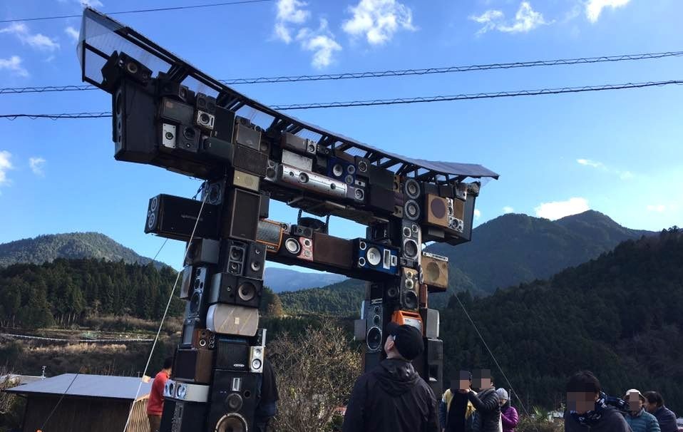 一個具有神話色彩的小鎮，日本、四國、德島縣的中心──神山町。在這小小的神山町極限聚落靠IT重生的現代奇蹟，也獲得日本總務省「地方創生大獎」的肯定，成為全日本力推地方創生的經典示範案例。 圖：翻攝自LikeJapan.com官網