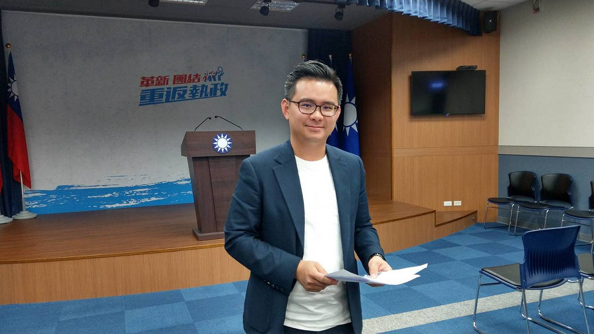 國民黨中常會上通過第八梯次縣市長提名名單，會中徵召前立委蘇清泉、吳育仁，分別參選屏東縣長、嘉義縣長。 圖：趙婉淳／攝