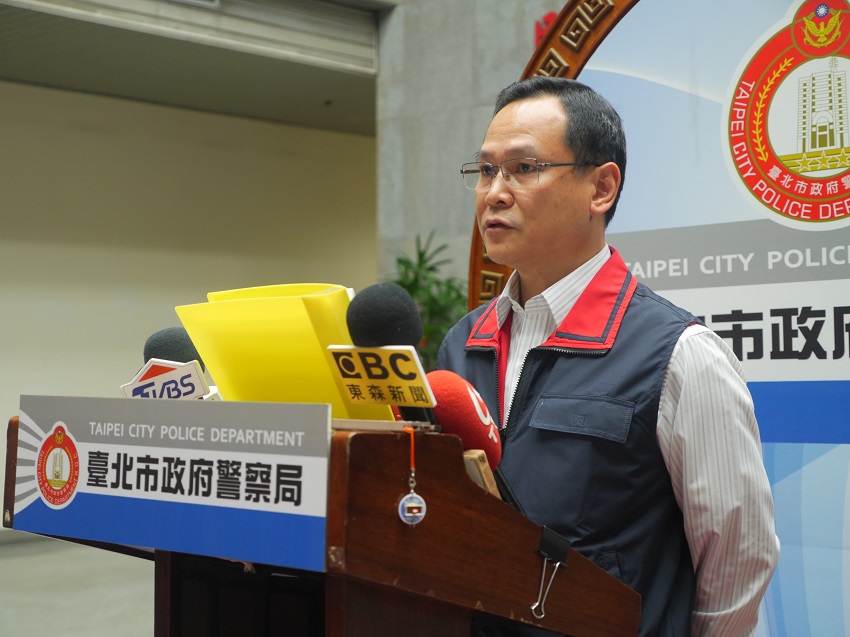 針對反軍改團體八百壯士突襲立法院一事，台北市警察局保安科科長李權哲說，原規劃1260名警力來防守，目前已向警政署要求支援，仍在調派中，增加的警力人數尚未確定。 圖：趙婉淳／攝