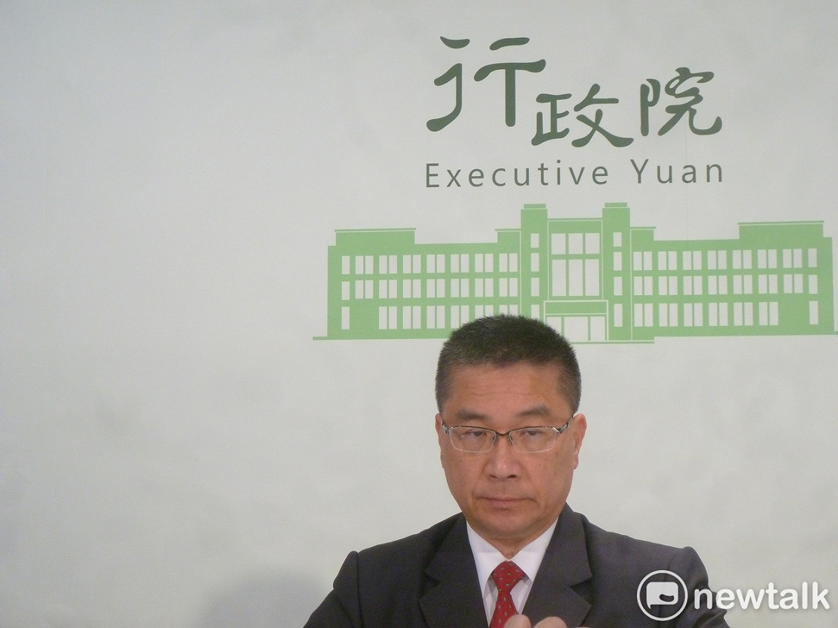 行政院發言人徐國勇今（25） 晚7時臨時召開記者會，呼籲施暴的反年改團體「天黑了，早點回家吃飯」，別再鬧了。 圖：新頭殼資料照片