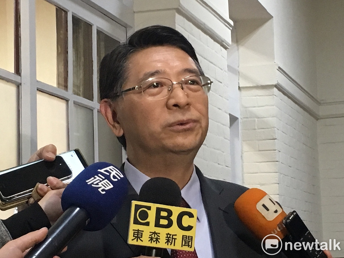 反軍人年改團體今（25）日下午試圖衝進立法院，過程中甚至圍毆記者、員警。對此，立法院祕書長林志嘉晚間受訪表示，本應該和平理性表達訴求的集會遊行，卻以違法脫序的陳抗手段傷害無辜，對於國家國會以及新聞自由而言都是嚴重的傷害，要給予嚴厲的譴責，也強調警政單位將依法追究。 圖：黃韋銓/攝
