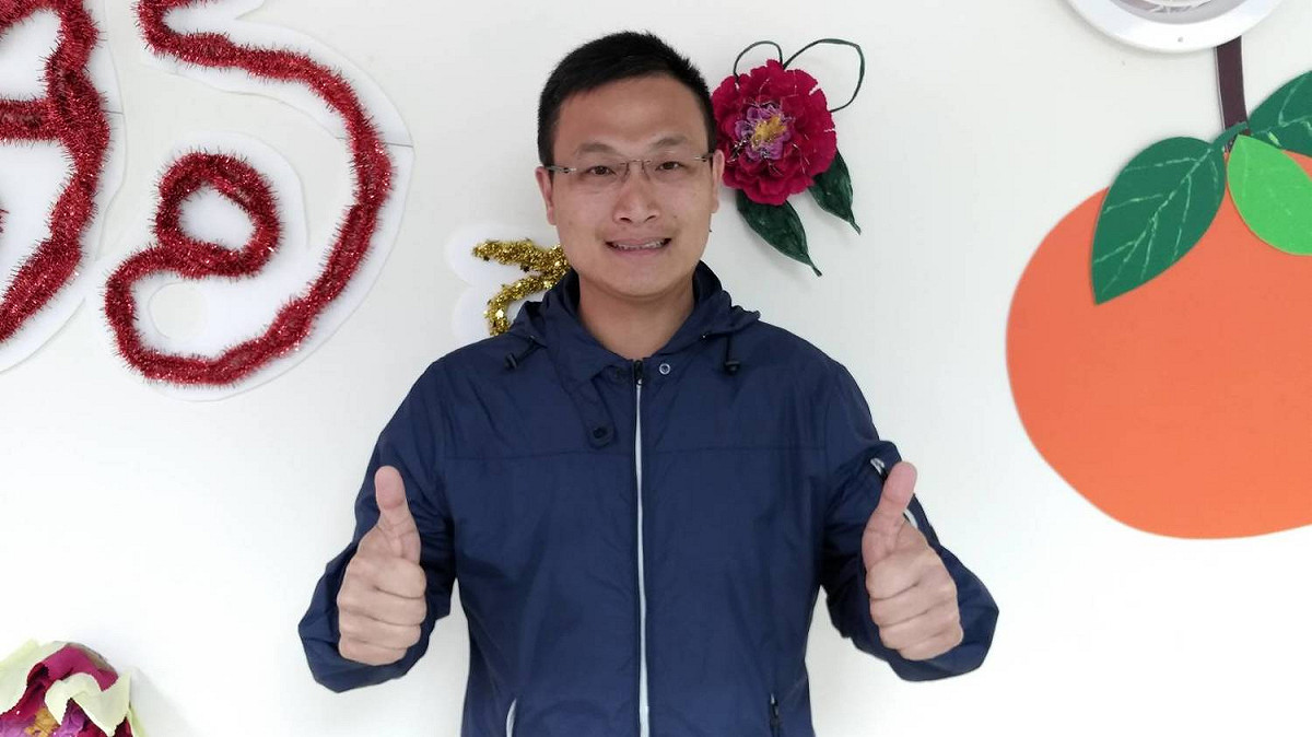 林昭賢為現任議員閻中傑服務處秘書，其父親林忠正是龍潭鄉前鄉長，家族有豐富選戰操盤經驗。 圖: 國民黨桃園市黨部/提供
