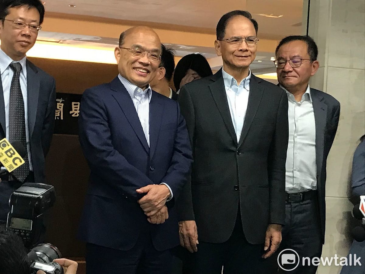 蘇貞昌（左）表示，游錫堃（右）一口答應擔任他的競選團隊榮譽主委。 圖 : 周煊惠 / 攝