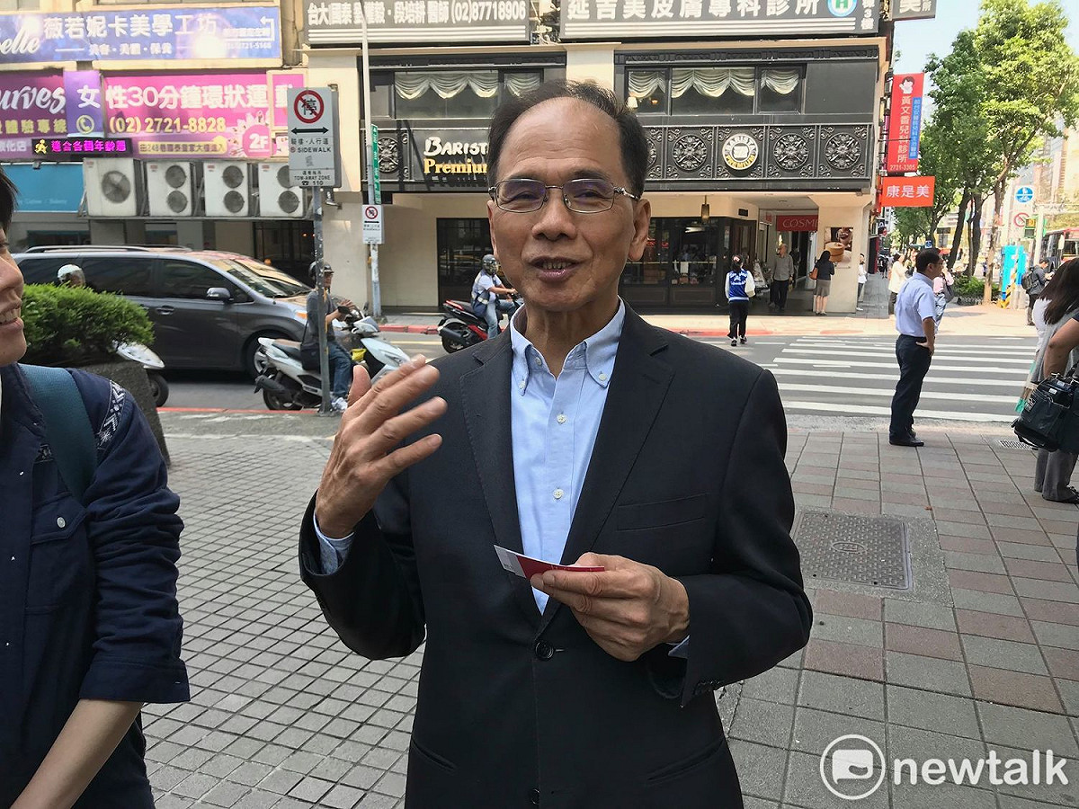 游錫堃一口答應擔任蘇貞昌競選團隊的榮譽主委。 圖 : 周煊惠 / 攝