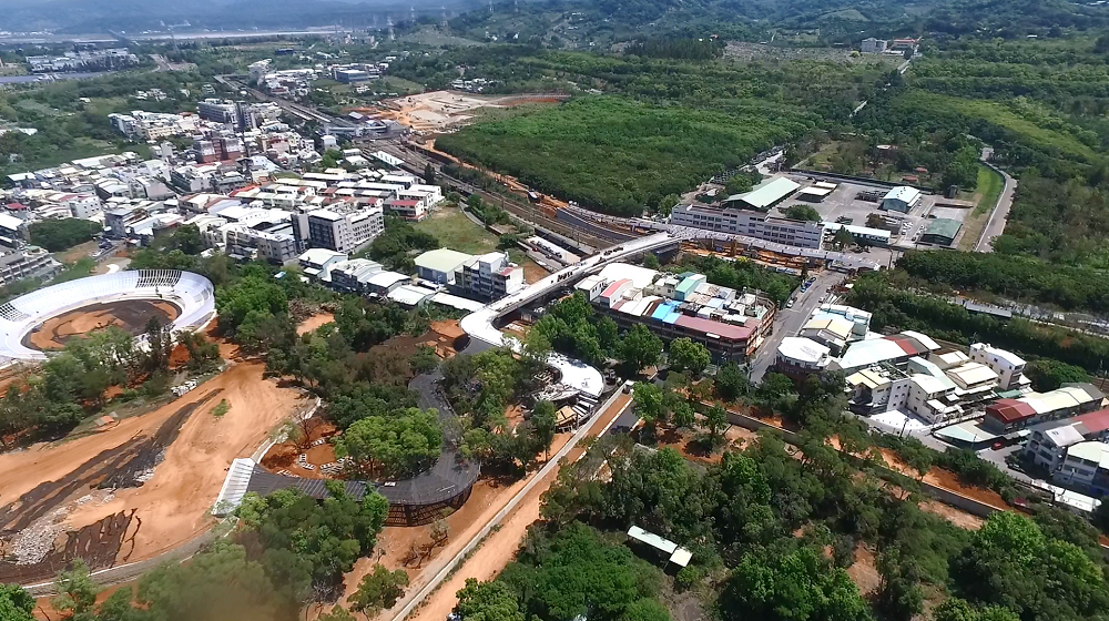 從天空步道下俯瞰，可以看到一片綠油油的森林。 圖：台中市政府／提供