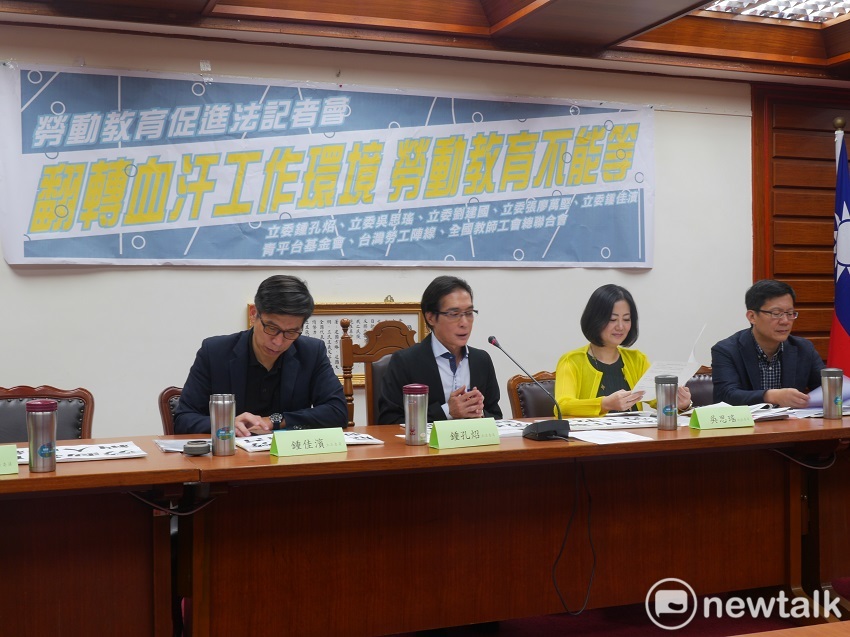 民進黨立委鍾孔炤、吳思瑤、劉建國、張廖萬堅與鍾佳濱共同召開「翻轉過勞惡環境 勞動教育不能等」記者會。 圖：趙婉淳／攝