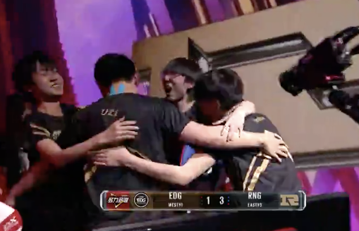 RNG隊員相當開心。 圖：翻攝自 LPL