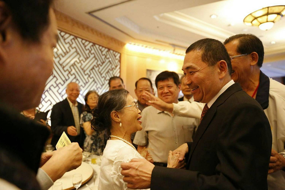 侯友宜出席台北市嘉義中學校友會。 圖：侯友宜競選辦公室/提供