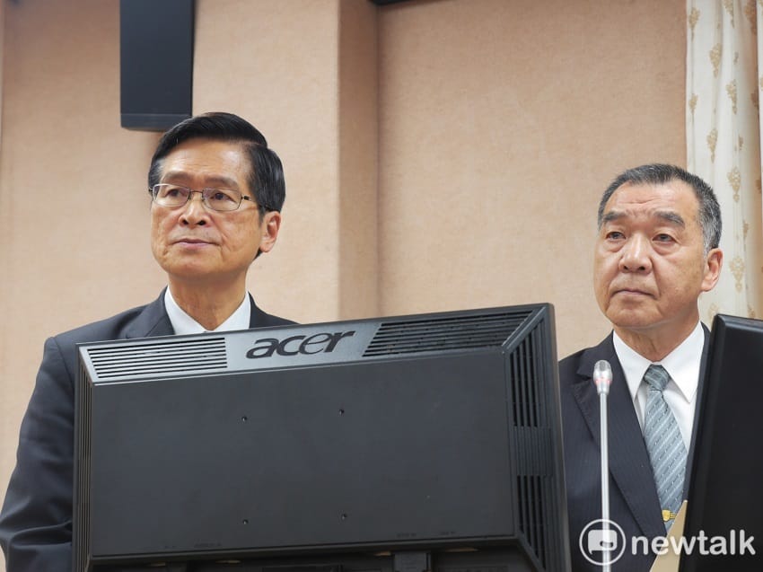 國防部長嚴德發、退輔會主委邱國正到立法院外交國防委員會備詢。 圖：黃韋銓／攝
