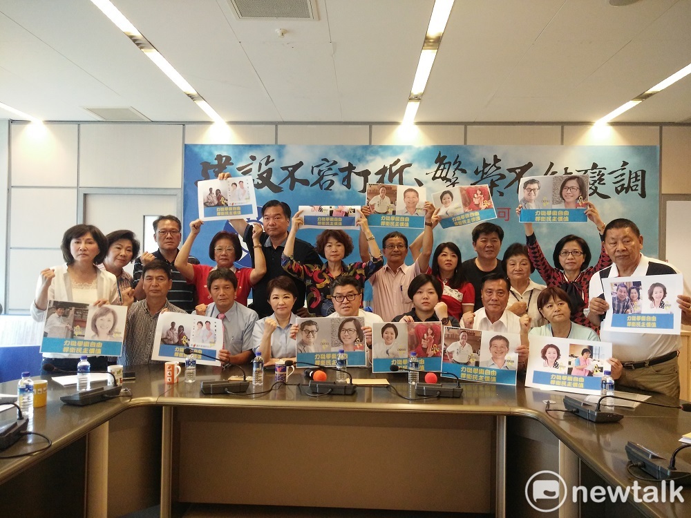 台中市議會國民黨團今天聲援管中閔。 圖 : 唐復年/攝