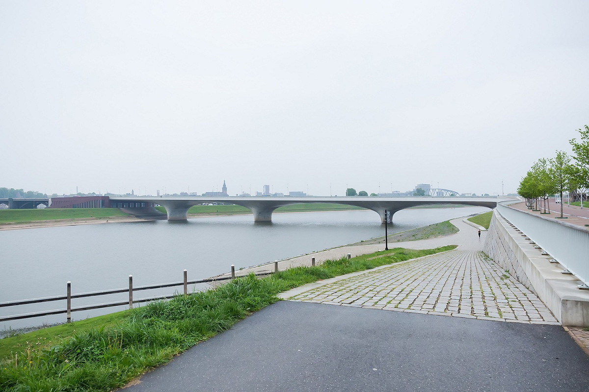 荷蘭Nijmegen 獨特的水岸公園，提供各種不同類型的水上活動以外，更提供了這個都市環境教育、生態學習、休閒、散步、自行車活動。 圖 : 陳其邁辦公室/提供