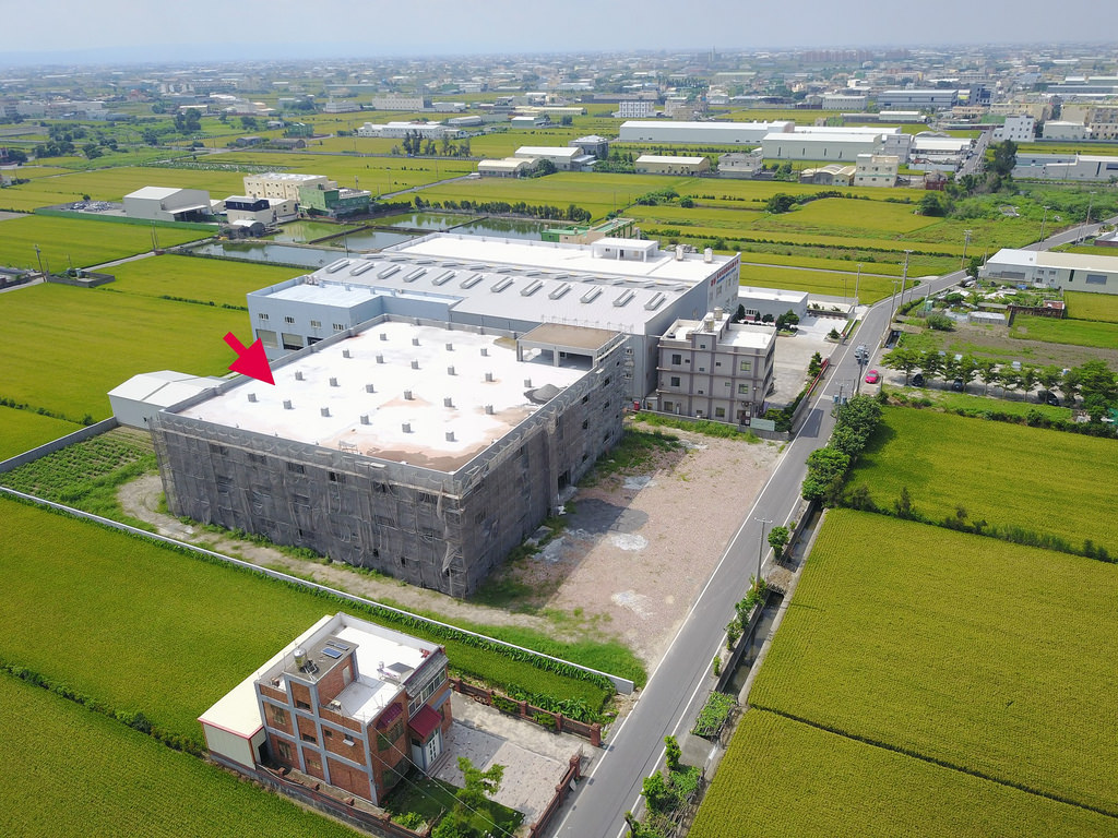 「全國國土計畫」實施後對土地使用有6大變革，其中為輔導農地違規工廠轉型，縣市政府必須掌握農地上未登記工廠資訊，擬定管理計畫，以避免農業生產環境遭任意轉用。 圖 : 翻攝自環境資訊中心
