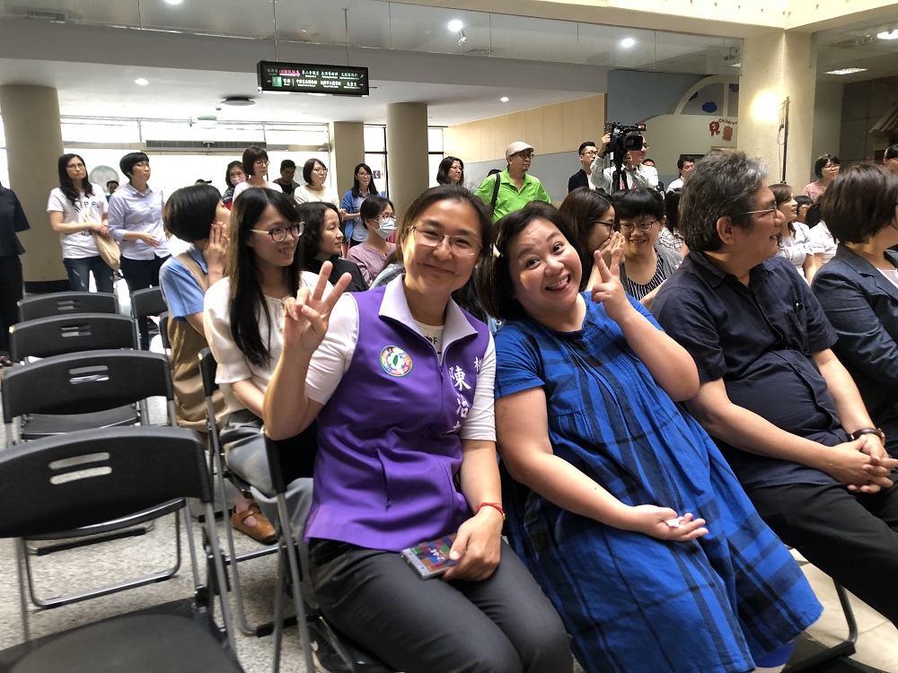《人間條件一》此次不僅集結十六年來參與的演員，包括黃韻玲、李永豐、柯一正、簡志忠、唐美雲、鍾欣凌（右三）、陳竹昇、吳定謙等原班人馬，更於中場休息時間加碼九天民俗技藝團、陳明章老師之表演。 圖：文化部／提供