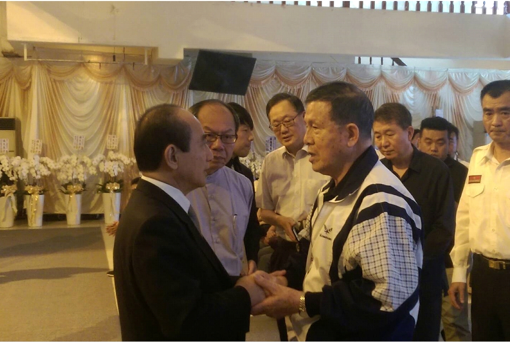 前立法院院長王金平今(1)日下午前往罹難消防員靈堂弔唁並慰問家屬。 圖：王金平辦公室/提供
