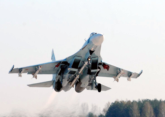 俄羅斯蘇愷-27戰鬥機由前蘇聯研製，可以攜帶很多空對空武器，具有長程、重武裝、及很高的操控靈活性。    圖：翻攝俄羅斯國防部官網