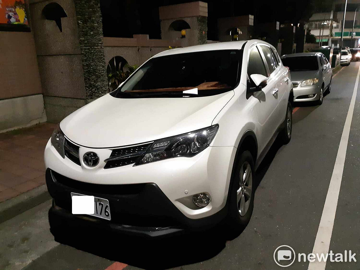 一名民眾上月27日依市府公文指示時間於大同國小校門前附近停車，卻被警方開單告發。 圖：蔡坤龍/攝
