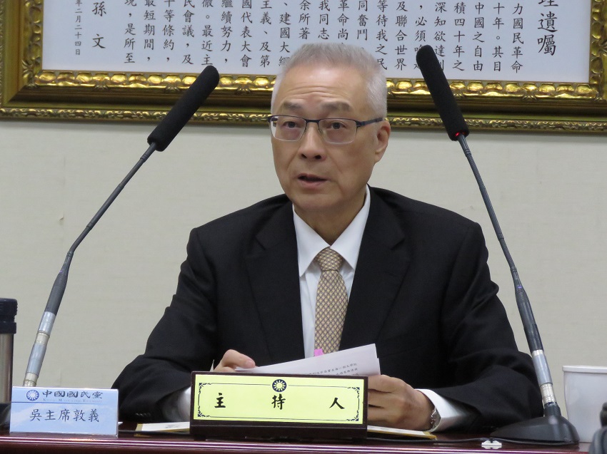 針對教育部拔管，國民黨主席吳敦義在常會開始發表一席談話。 圖：趙婉淳／攝