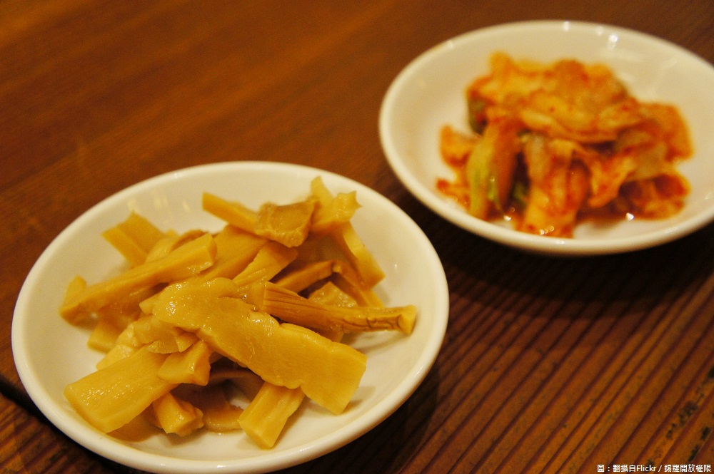衛生局日前至各通路賣場抽驗筍乾、蘿蔔乾、酸菜、朴菜、榨菜等醃漬蔬菜產品共計22件，其中2件其中2件筍干製品檢出二氧化硫超標。 圖：翻攝自Flickr／錫羅開放權限