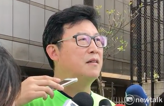 民進黨今（2）日下午舉行選對會，將台北市長候選人排入議程中討論，發言人鄭運鵬轉述，選對會召集人陳明文等人昨晚基於尊重及禮貌，前往拜會柯文哲。消息一出，欲代表民進黨參選台北市長的立委姚文智感到相當震驚，直言「真的還是假的？」 圖：姚文智辦公室/提供