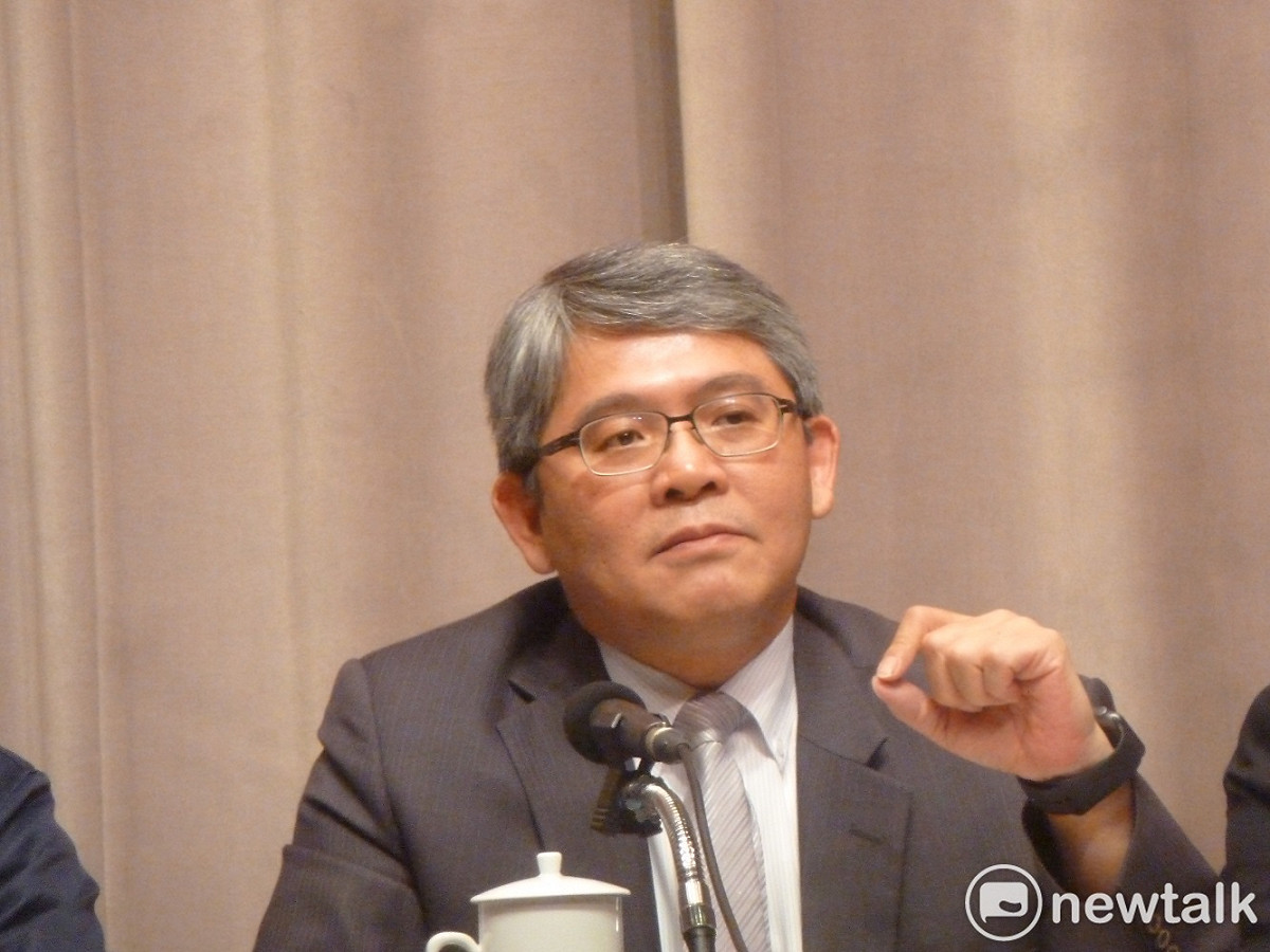 行政院會今（3）日通過內政部擬具的「實價登錄地政三法」修正草案。圖為內政部次長花敬群。 圖：謝莉慧/攝