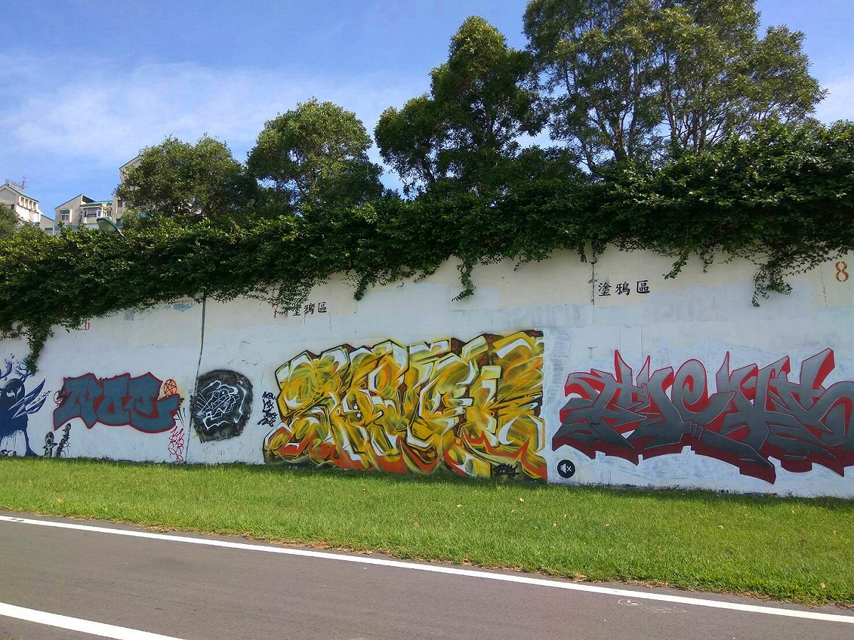 北市河濱塗鴉牆於每4個月會全數清空，讓塗鴉愛好者可以再度發揮新創意。  圖：台北市政府／提供