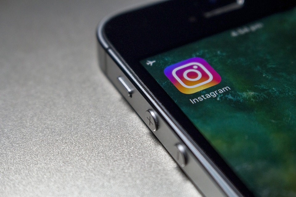 熱門圖片社群平台 Instagram 透過使用者的公開照片與標籤，訓練 AI 圖像辨識模組。 圖：翻攝自Pixabay