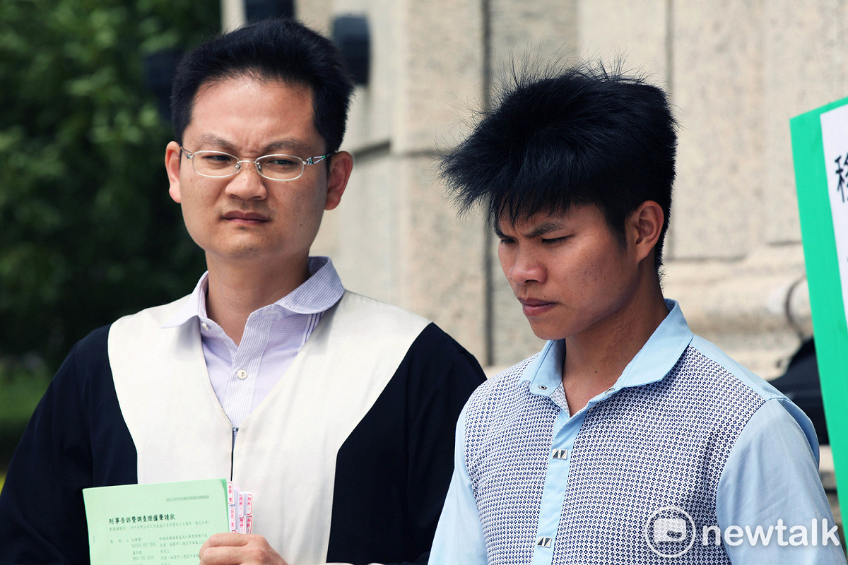 阮文忠想起在矽卡大火中喪命的亡弟阮文薦，心情落寞哀戚。 圖:林昀真/攝