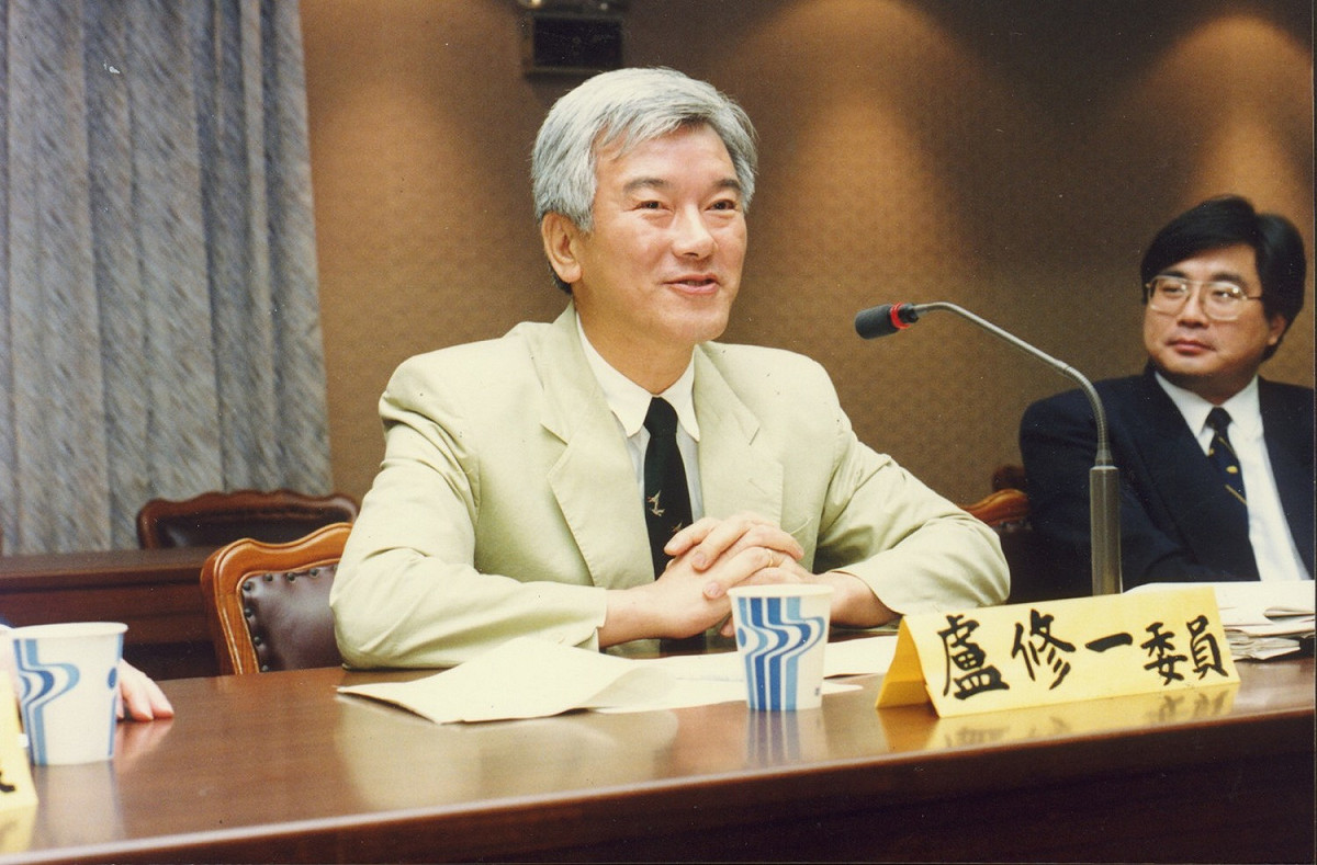 盧修一堅持作為「清清白白的民意代表、全心全力的專業立委、堂堂正正的反對黨議員」，這是他的問政理念與承諾。 圖：白鷺鷥文教基金會/提供