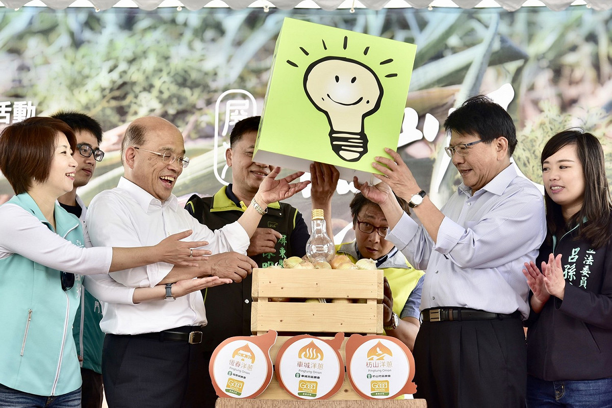 蘇貞昌提到他擔任屏東縣長時，首次把屏東的洋蔥從台灣尾運到台灣頭。 圖：蘇貞昌競選辦公室提供