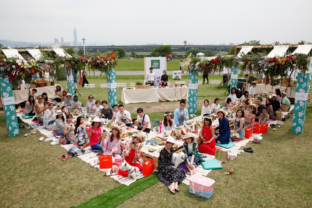 風格野餐日共享餐桌大合照。 圖：台中市政府提供
