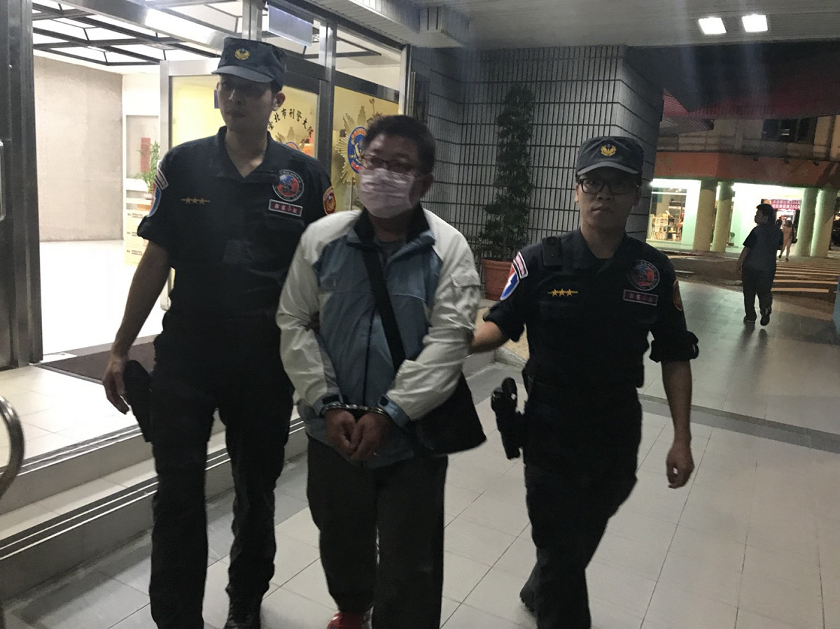 台北市警局長陳嘉昌特別指示刑警大隊大隊長葉超鴻規劃檢肅扒竊專案勤務，果然在5日捉到扒竊慣犯。 圖：刑警大隊提供
