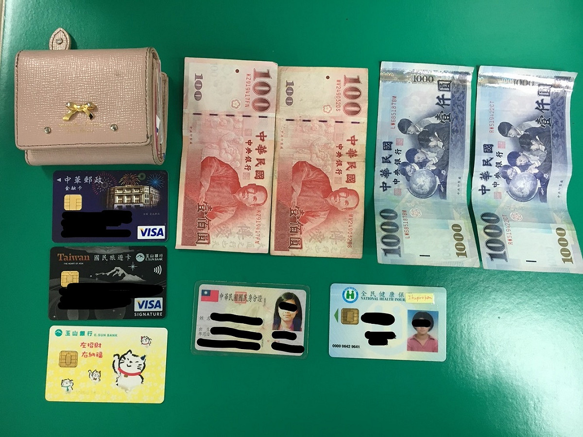 劉嫌趁會場人潮眾多及被害人一路與友人聊天時，徒手竊取民眾身上錢包及現金等財物。 圖：刑警大隊提供